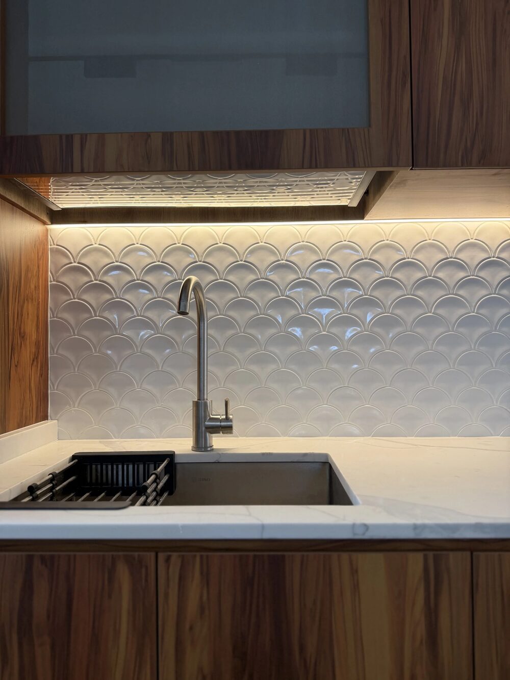 Fluted tile & brass detail, Aura Design & Co. Singapore